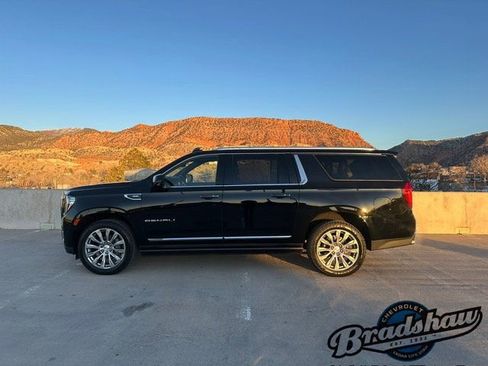 Used 2023 GMC Yukon XL Denali image 4