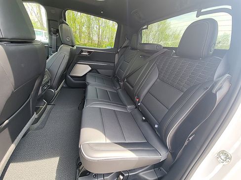 New 2025 GMC Sierra EV Denali image 31