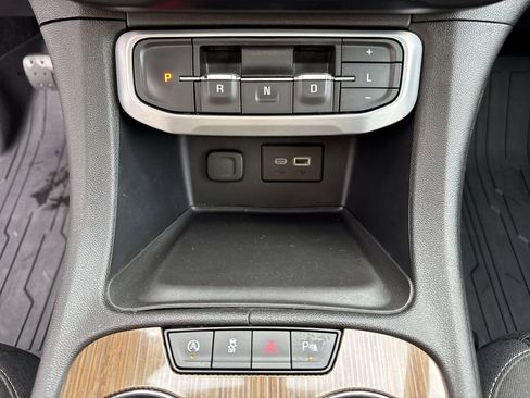 Used 2021 GMC Acadia SLE w/ Driver Convenience Package image 15