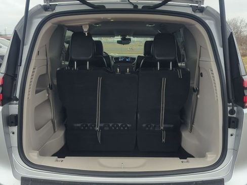 Used 2024 Chrysler Pacifica Touring-L FWD image 23