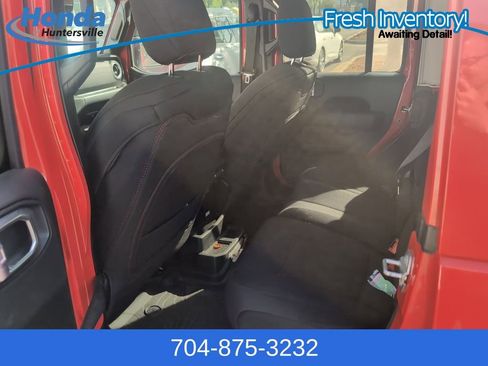 Used 2020 Jeep Wrangler Unlimited Sahara image 13