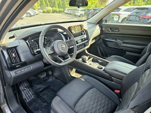Used 2024 Nissan Pathfinder SV w/ Lighting Package (N92) AWD/4WD image 17