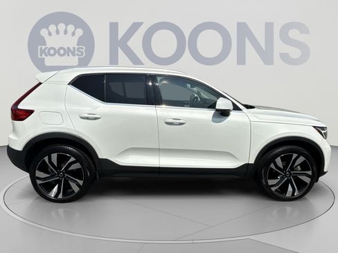 Certified 2023 Volvo XC40 B5 Plus w/ Protection Package Premier AWD/4WD image 17