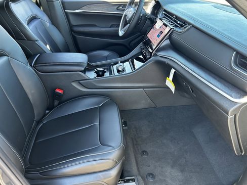 New 2025 Jeep Grand Cherokee Limited w/ Trailer Tow Package image 8