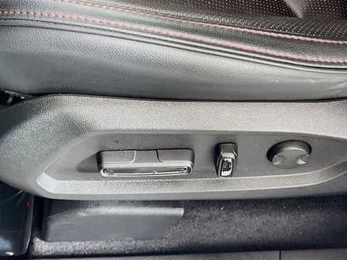 Certified 2025 Honda Pilot Black Edition image 16