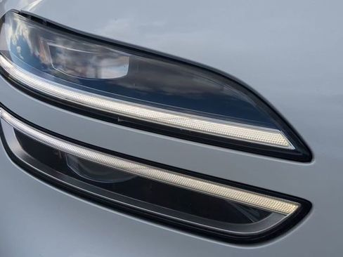 Used 2023 Genesis G70 2.0T w/ Sport Prestige Package image 9