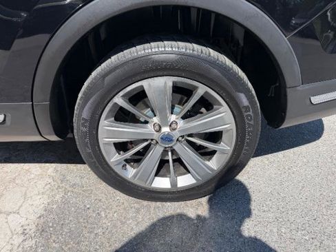 Used 2018 Ford Explorer Limited image 12