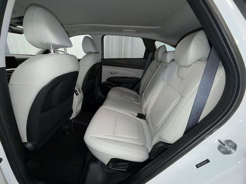 Used 2025 Hyundai Tucson Limited image 12