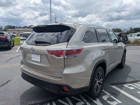 Used 2016 Toyota Highlander XLE FWD image 5