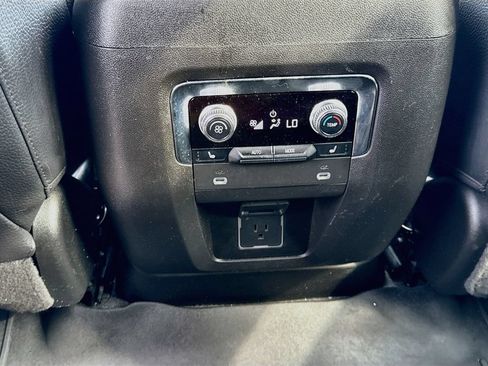 Used 2023 GMC Yukon XL Denali AWD/4WD image 29