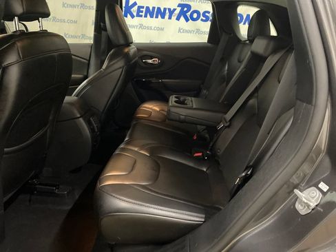 Used 2019 Jeep Cherokee Latitude Plus AWD/4WD image 13