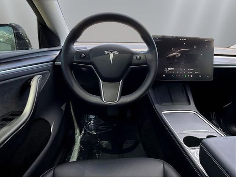 Used 2024 Tesla Model Y Long Range AWD/4WD image 8