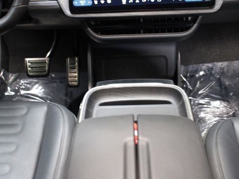 Used 2023 Rivian R1T Adventure image 28