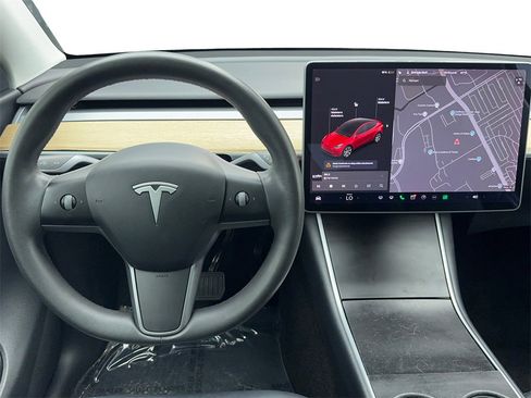 Used 2021 Tesla Model Y Long Range image 17