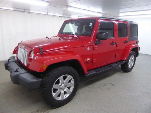 Used 2014 Jeep Wrangler Unlimited Sahara image 3