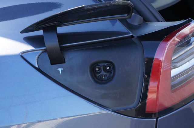 Used 2023 Tesla Model Y Performance AWD/4WD image 18