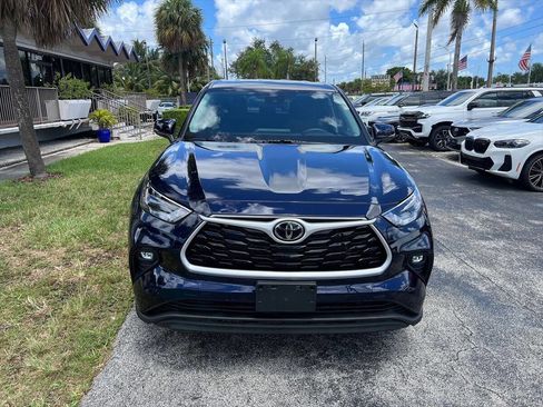 Used 2022 Toyota Highlander LE image 3