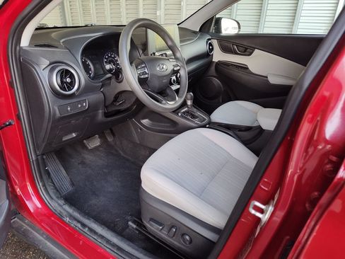 Used 2023 Hyundai Kona SEL FWD image 2
