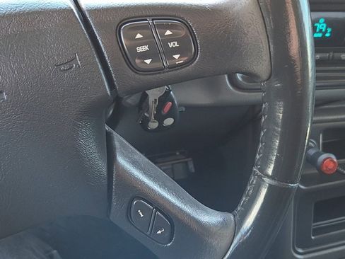 Used 2005 GMC Sierra 2500 SLT w/ Heavy-Duty Power Package AWD/4WD image 13