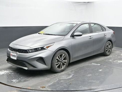 Used 2024 Kia Forte LXS image 6