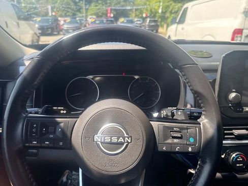 Used 2022 Nissan Pathfinder SV image 27