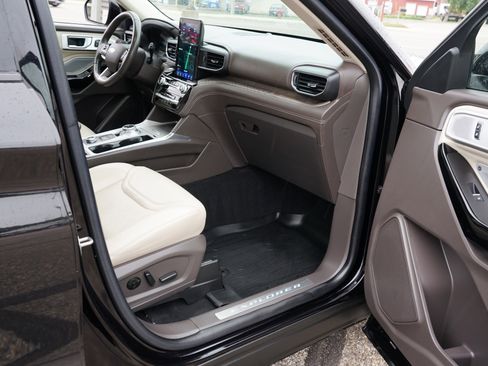 Used 2022 Ford Explorer Platinum image 33