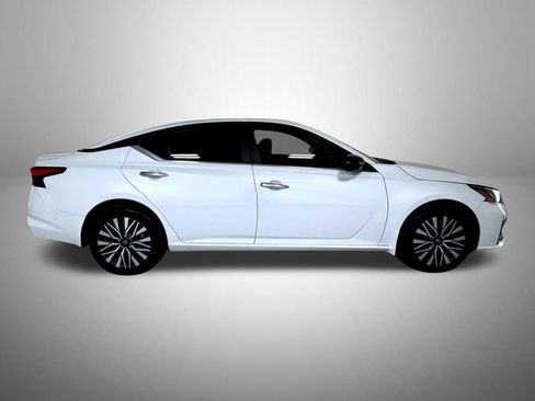 Used 2024 Nissan Altima 2.5 SV AWD/4WD image 5