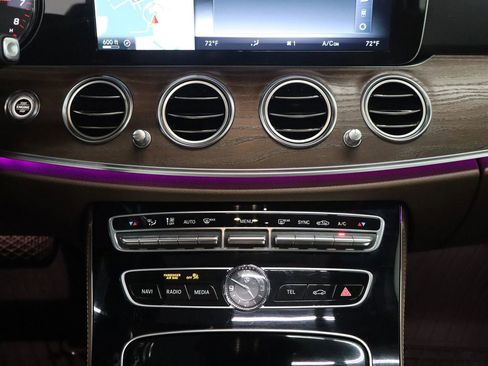 Used 2017 Mercedes-Benz E 300 4MATIC image 24