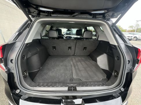 Used 2024 GMC Terrain SLT image 32