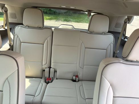 Used 2023 GMC Yukon Denali AWD/4WD image 8