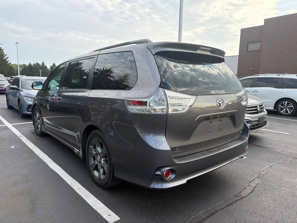 Used 2015 Toyota Sienna SE FWD image 2