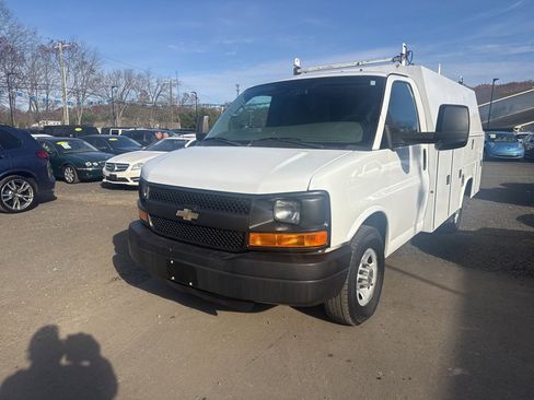 Used 2014 Chevrolet Express 3500 image 2