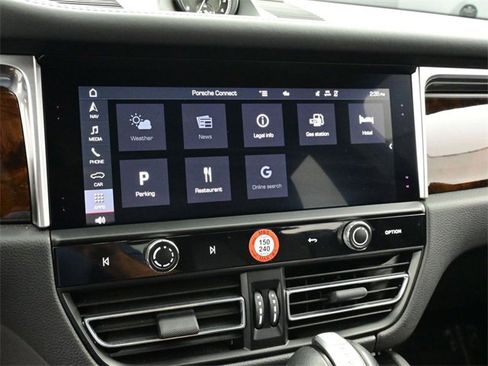 Used 2022 Porsche Macan image 10