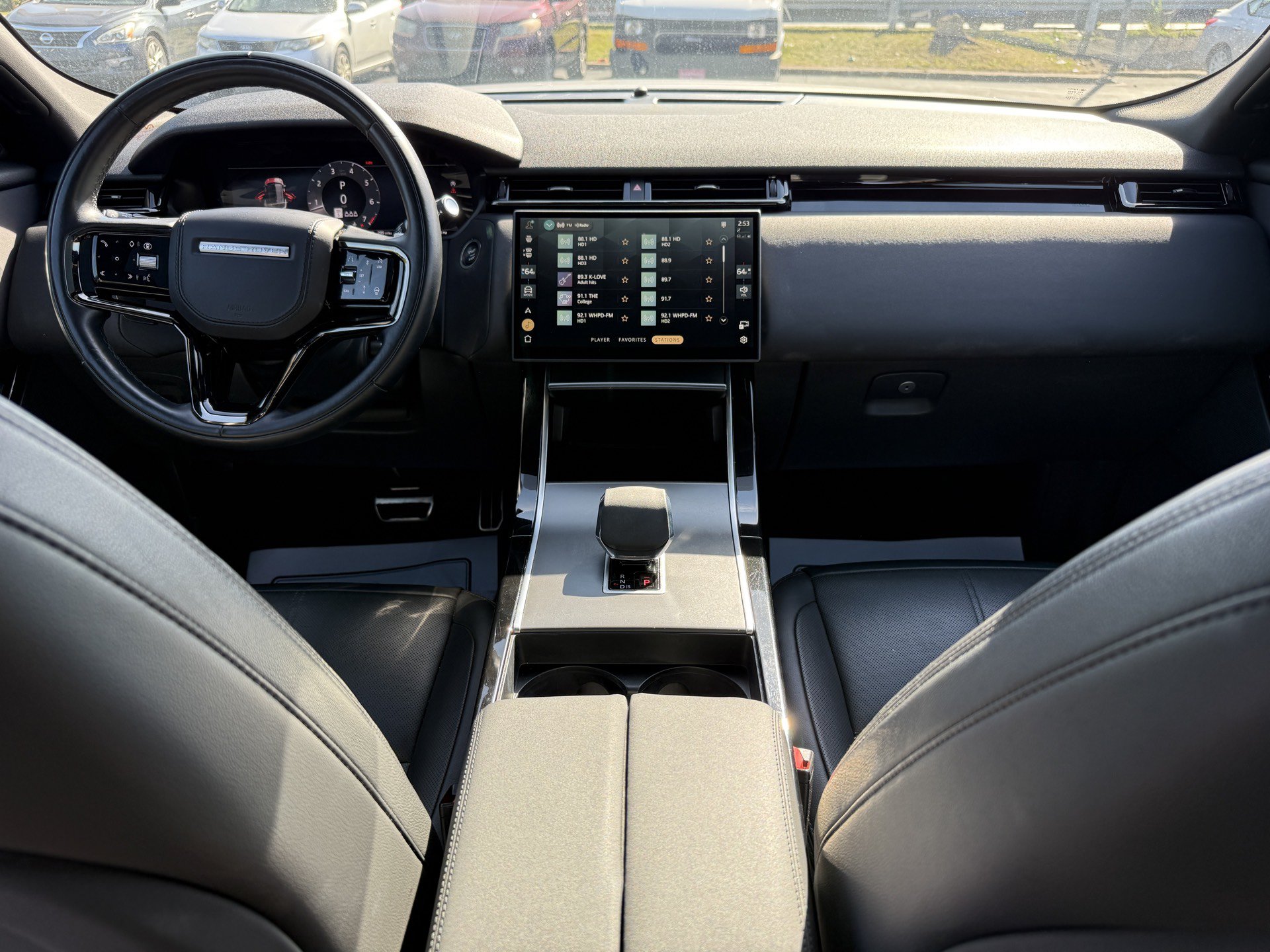 Used 2025 Land Rover Range Rover Velar Dynamic SE AWD/4WD image 11