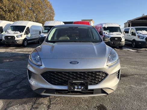 Used 2022 Ford Escape SE image 2