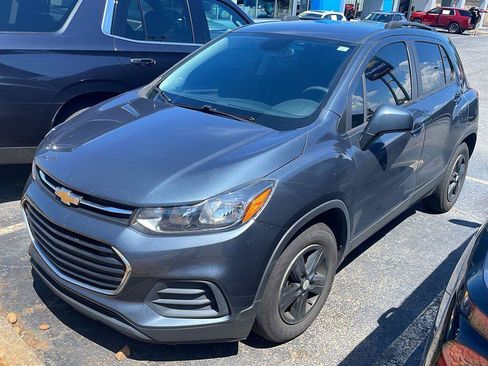 Used 2021 Chevrolet Trax LS w/ Tint and Cruise Package FWD image 3