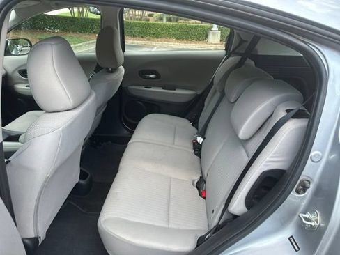 Used 2018 Honda HR-V LX image 9