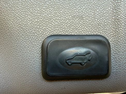 Used 2015 GMC Acadia SLT w/ Open Road Package FWD image 29