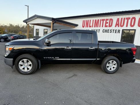 Used 2018 Nissan Titan SV w/ SV Convenience Package image 12