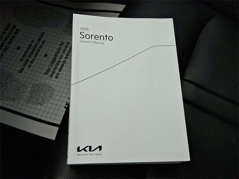 Certified 2025 Kia Sorento SX image 27