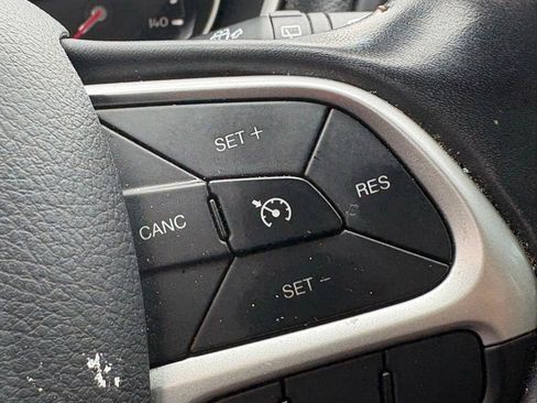 Used 2019 Jeep Compass Latitude w/ Popular Equipment Group FWD image 16