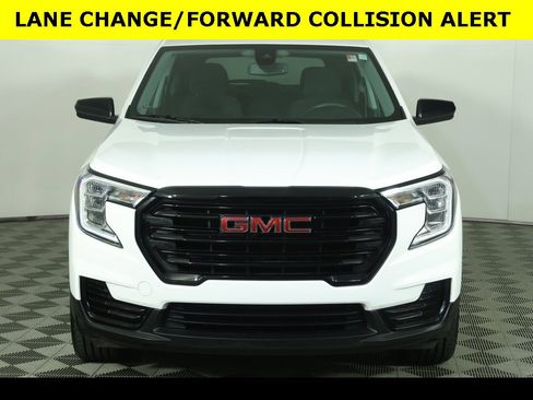 Used 2023 GMC Terrain SLE w/ Elevation Edition image 11