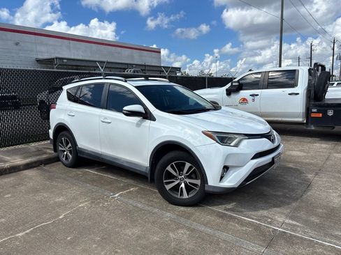 Used 2016 Toyota RAV4 XLE FWD image 3