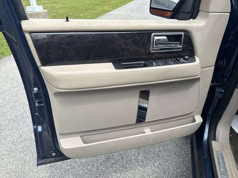 Used 2015 Lincoln Navigator 4WD image 42