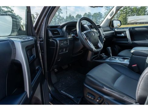 Used 2020 Toyota 4Runner SR5 Premium image 9