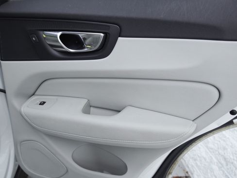 Used 2020 Volvo XC60 T5 Momentum w/ Protection Package FWD image 33