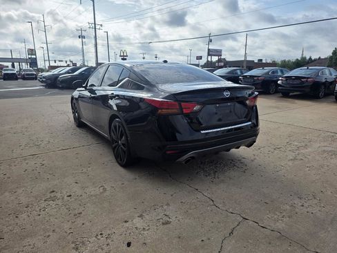 Used 2022 Nissan Altima 2.5 SR w/ Midnight Edition Package FWD image 6