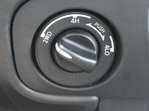 Certified 2025 Nissan Frontier PRO-4X AWD/4WD image 19