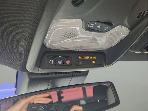 Used 2024 Chevrolet Colorado ZR2 w/ Technology Package image 30