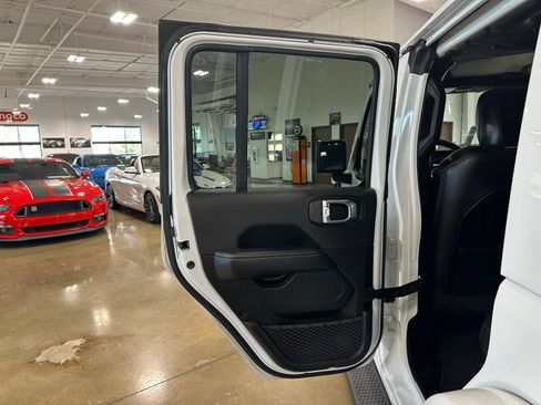 Used 2022 Jeep Wrangler Unlimited Sahara image 36